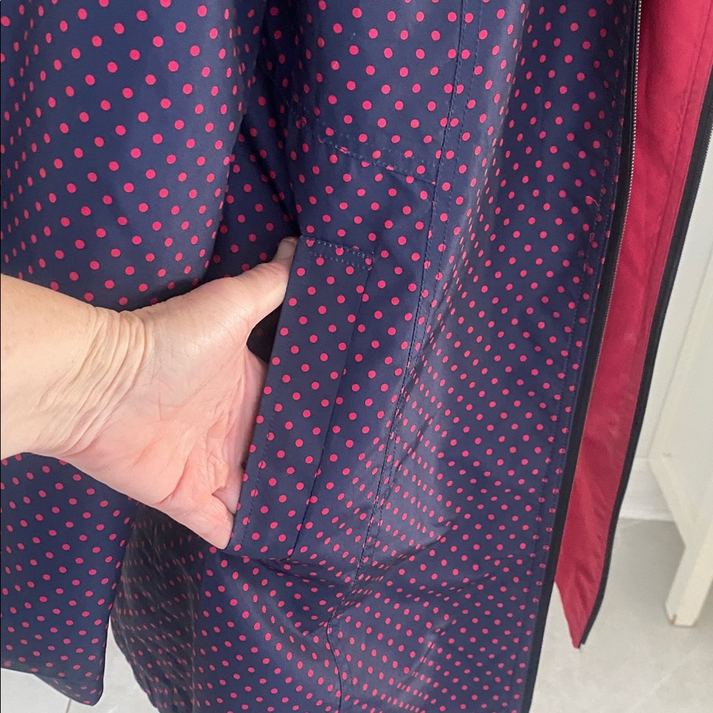 REVERSIBLE Hooded Polka Dot Print in Blue Red polka dots reverse Red size Medium - Picture 6 of 17